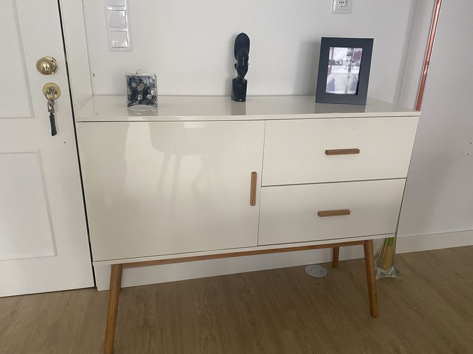 Aparador Area em otimo estado ….