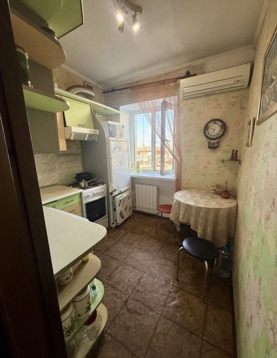 Продаж 1 кімнатної квартири вул. Будівельників, біля ринку Колос .