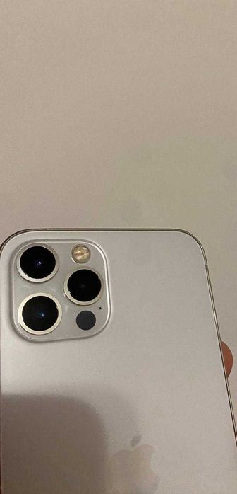 продаю iPhone 12 Pro — американська версія