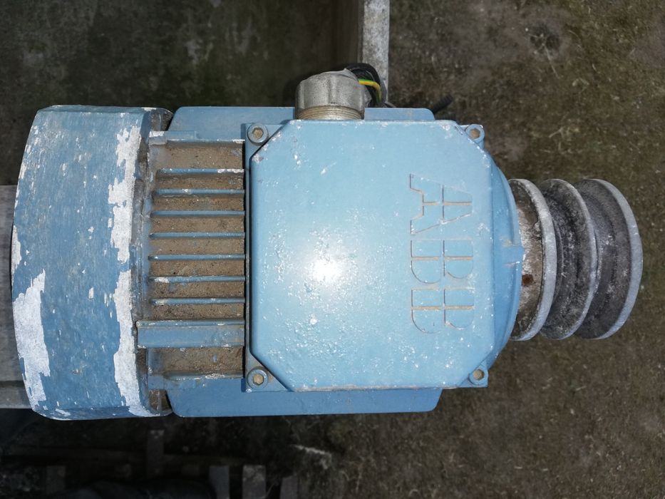 Motor eléctrico trifásico ABB