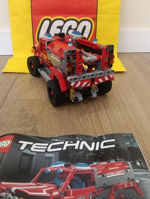 Lego Technic - First Responder482752351763189762