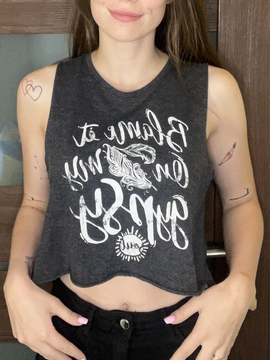 Crop top na ramiączkach z odsłoniętymi plecami cropp M