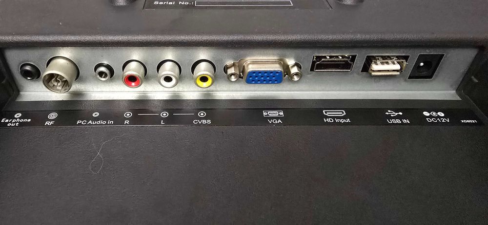 Samsung 14дюймов, новый. Можно подключать от 12в в машине.