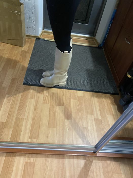 Розвантажую гардероб ,чоботи вогонь ,дуже зручні