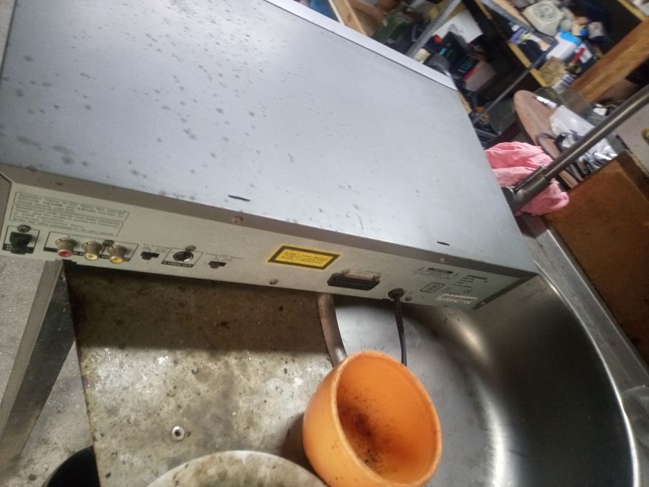 Dvd e cd grundig como novo