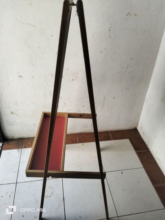 Vendo quadro a zis de um lado e a lápis de cera do outro lado