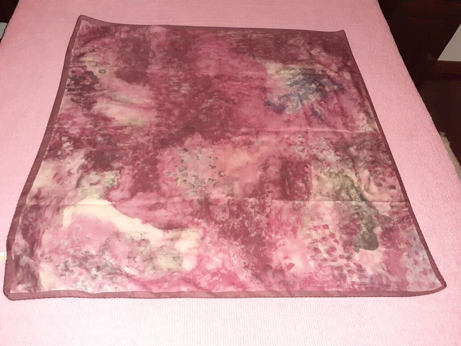 Vários lenços de senhora antigos.