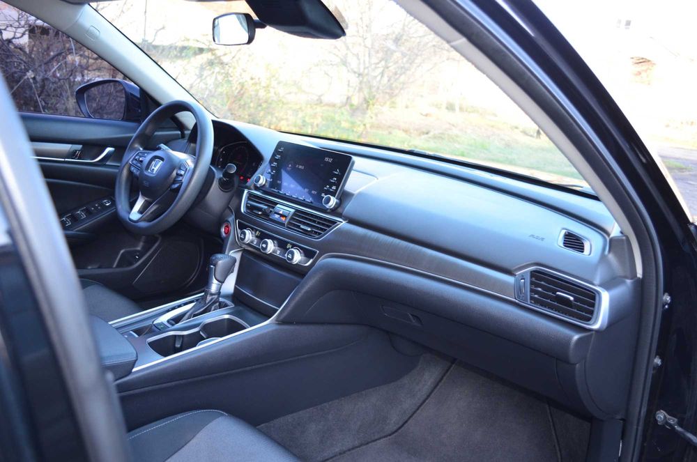 Honda Accord 2019 VIN 1HGCV1F11KA087216 фото оголошення 10 з 17