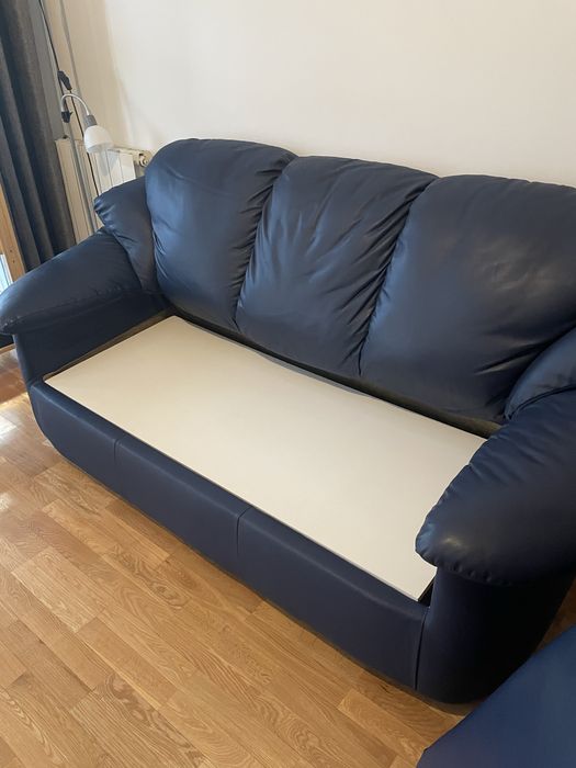 Sofá de 3 lugares, com cama.