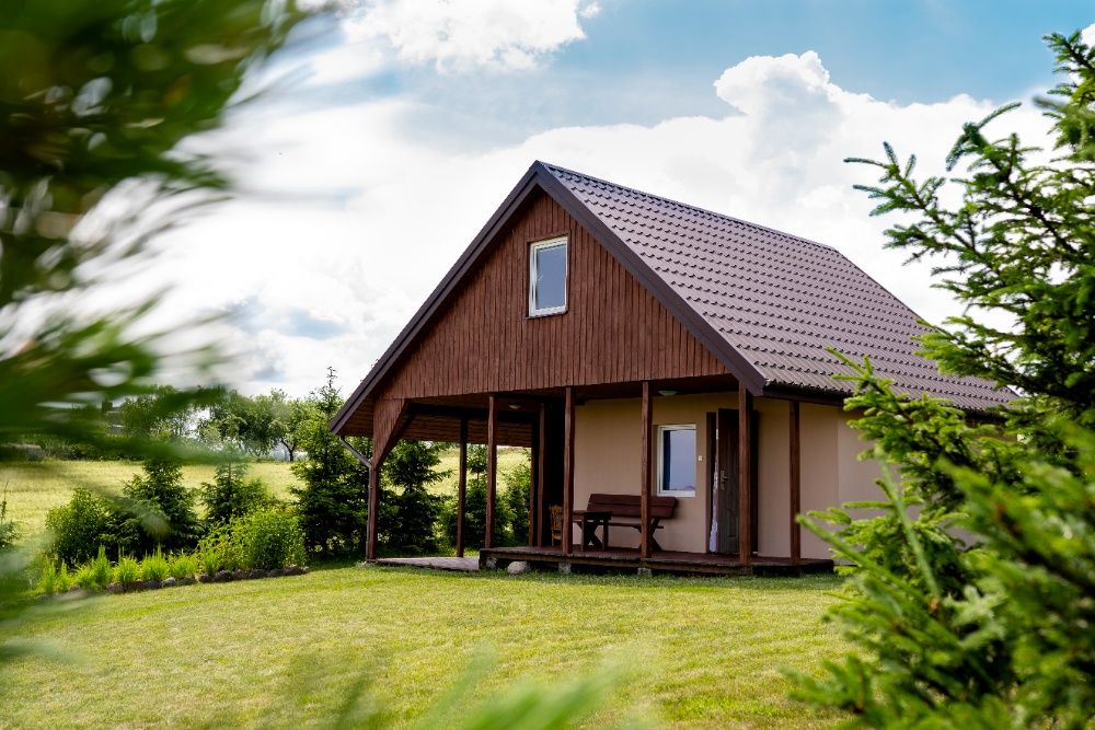 Domek nad jeziorem z własnym brzegiem/plażą