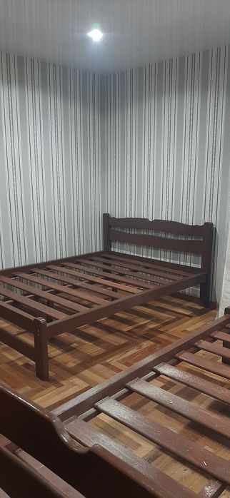 Одномесная деревянная кровать