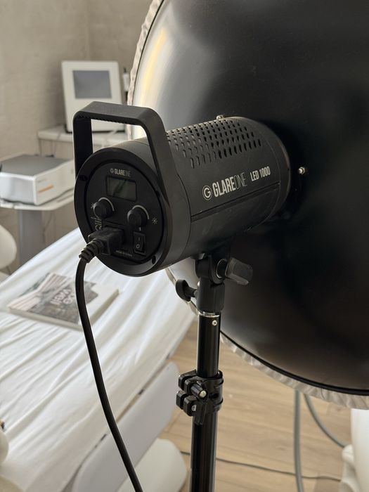 Glareone LED 1000 + beauty dish, czasza i statyw, mega zestaw