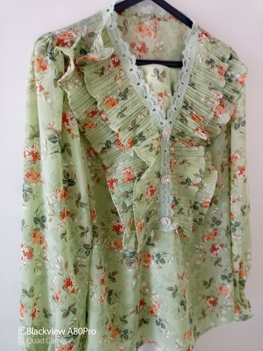 Túnica  em  tons  de  verde  limão e mais tons muito bonita tecido fre