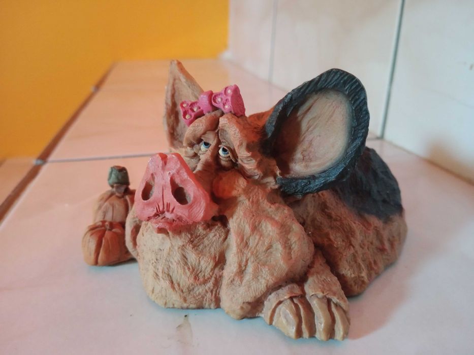 art figurka świnka