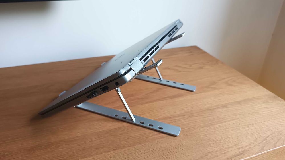 Nowa regulowana, aluminiowa podstawka pod laptopa lub tablet