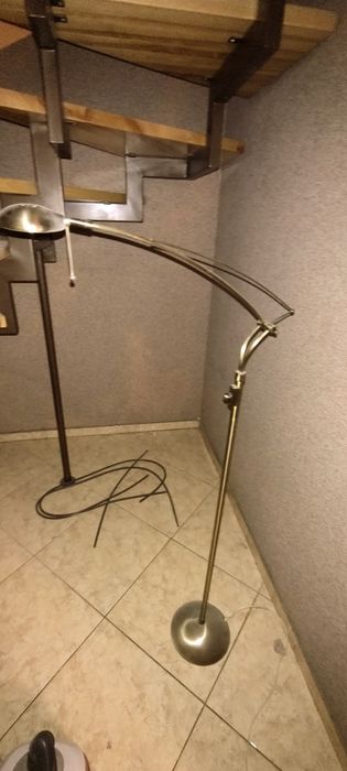 Lampa stojąca na pokrętło