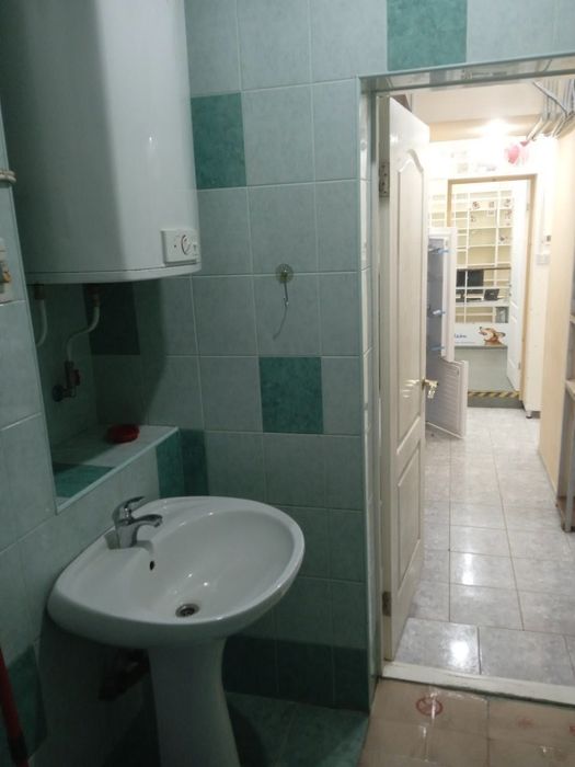 Продам торгове приміщення 44,2 м², вул. Ю. Зойфера 3 (р-н Держром) - Власник