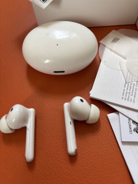 Наушники HUAWEI FreeBuds4i