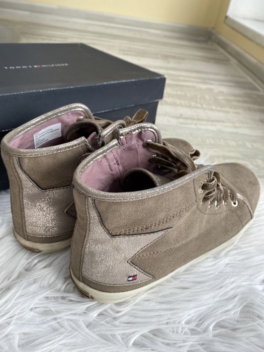 Продам замшевые ботинки Tommy Hilfiger