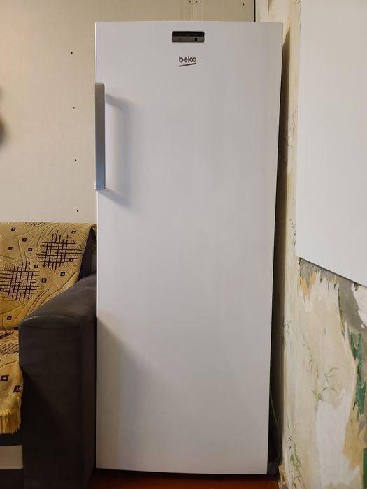 Морозильна камера BEKO RFSA240M21W