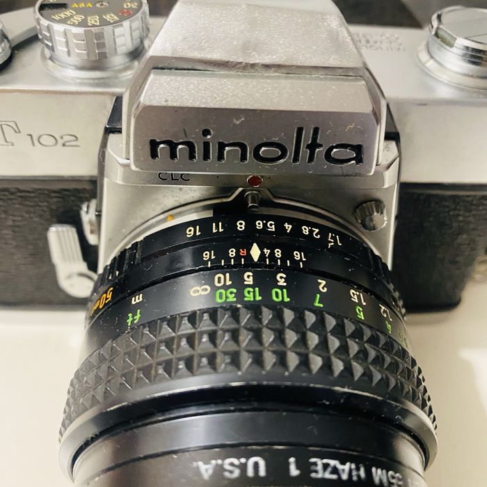 Câmara analógica Minolta SRT 102 em muito bom estado.