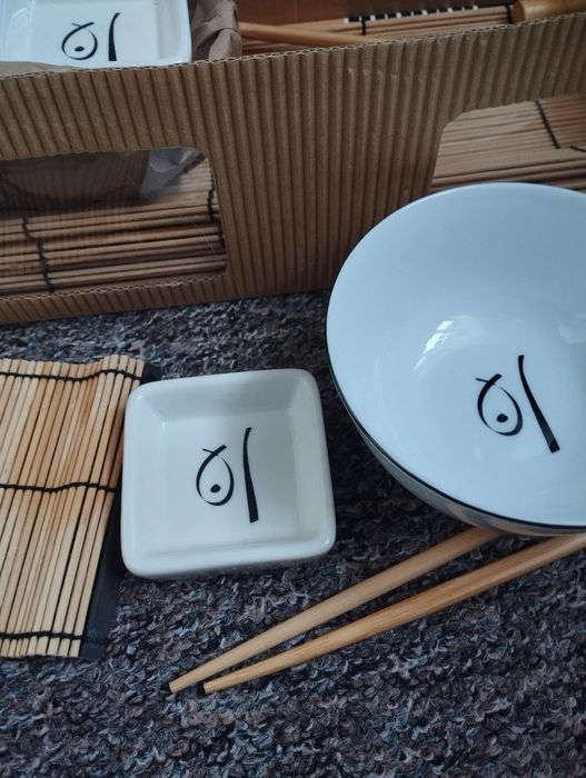 Набір посуду для суші