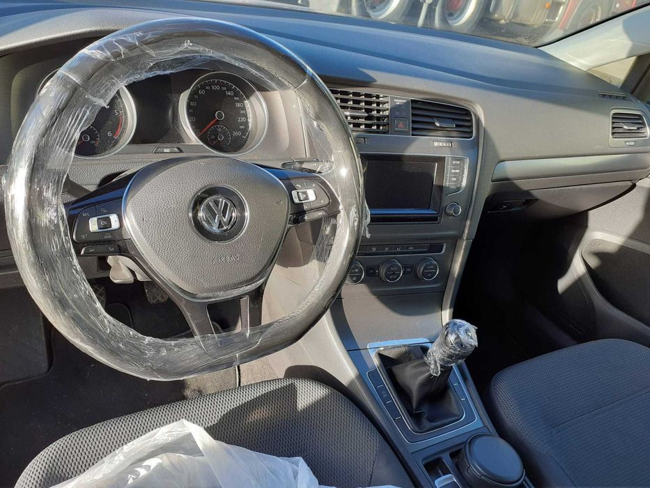Volkswagen Golf 1.6 TDI (97-NT-37) – Com Avaria de Motor