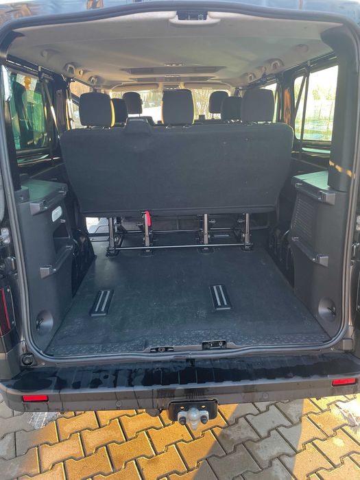 Wynajem busa 9-osobowego Renault Trafic Long 150 KM na narty