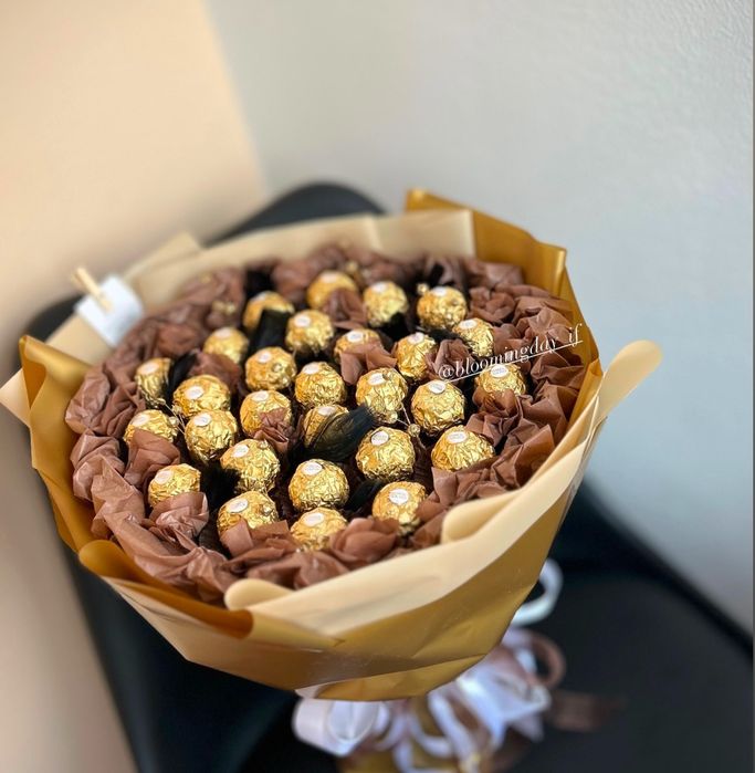 Букети з цукерок Смачні подарунки Чоловічі букети До дня закоханих