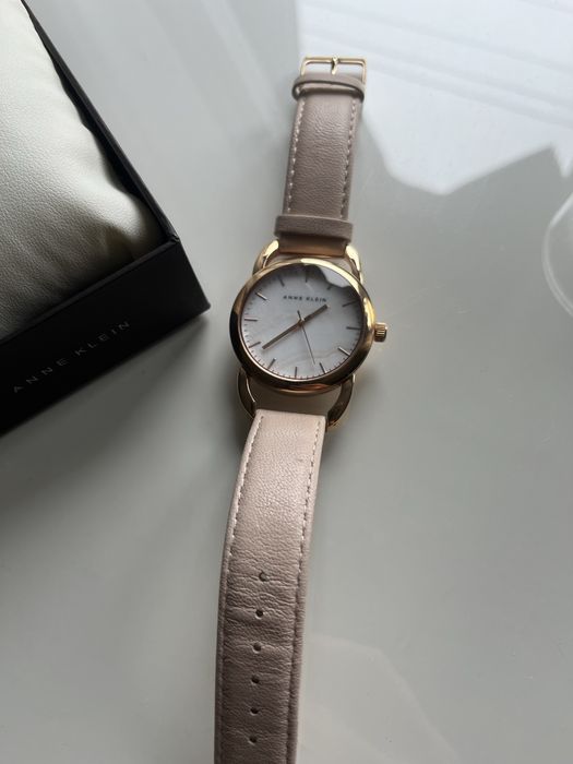Годинник Anne Klein