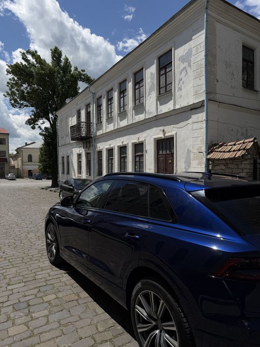 Audi Q 8 2018 рік