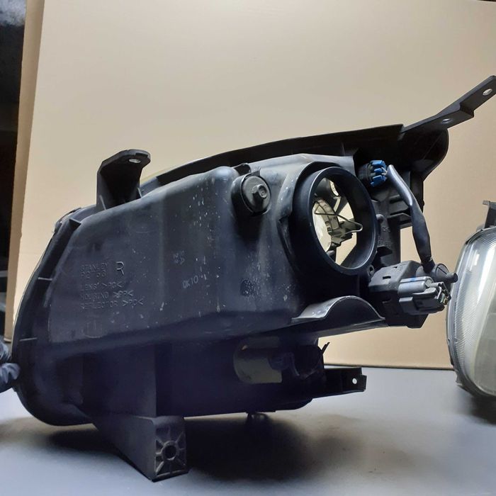Lampy przednie Suzuki Ignis II