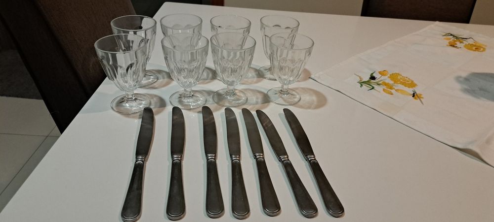 Copos e facas cozinha