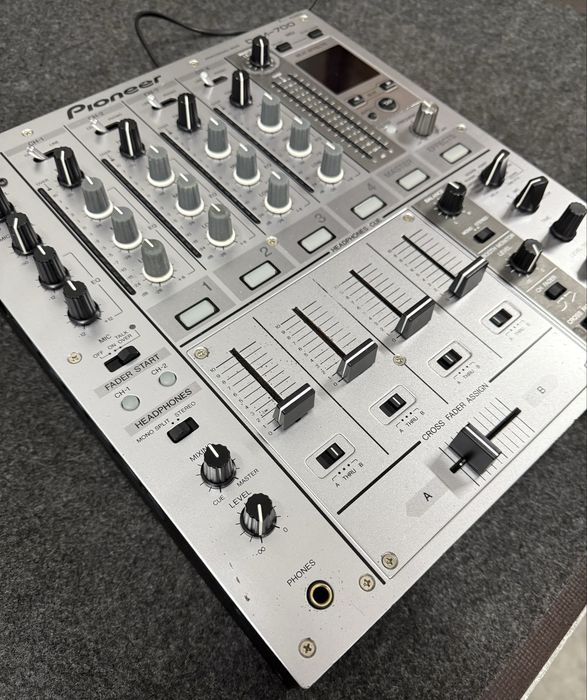 Pioneer DJM-700 Silver