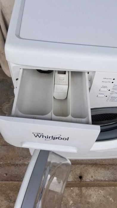 Стиральная машина Whirlpool полностью рабочая, в отличном состоянии