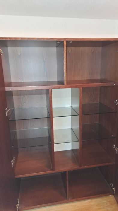 Louceiro em madeira maciça. A retirar pelo comprador.