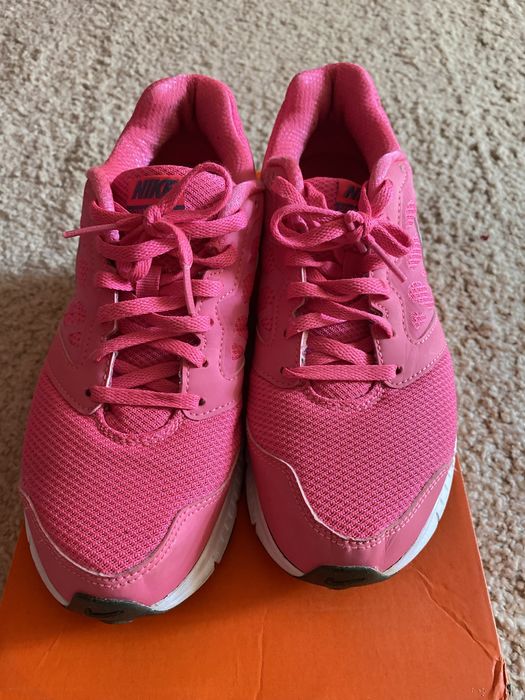 Жіночі фірмові кросівки Nike