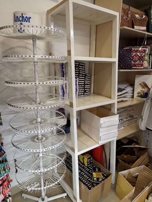 Стелажі деревʼяні