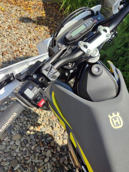 Мотоцикл Husqvarna Super Moto 701