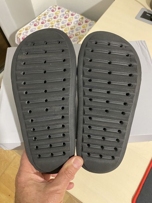 Klapki firmy Adidas Yeezy