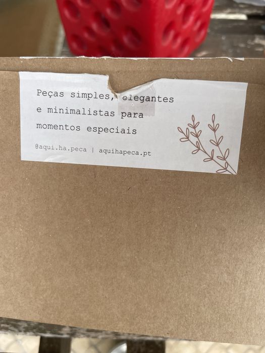 Chavena individual em ceramica branca com pires em madeira