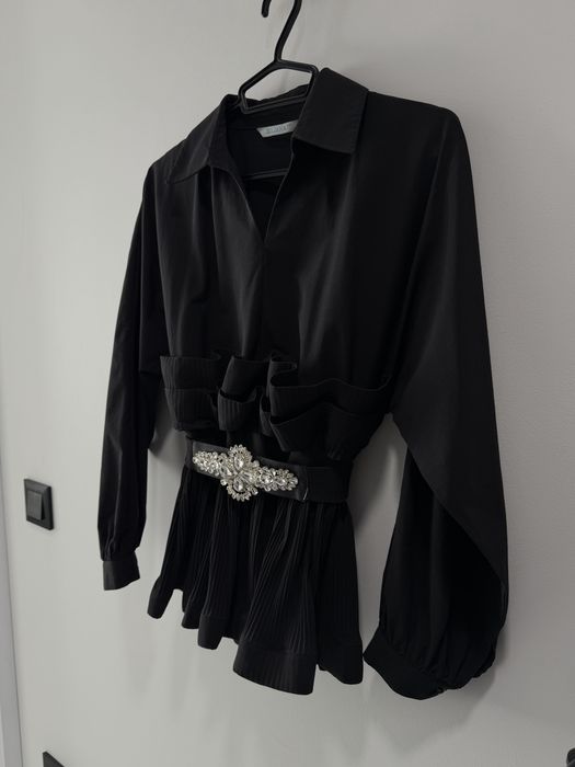 Нарядна блуза в чорному кольорі