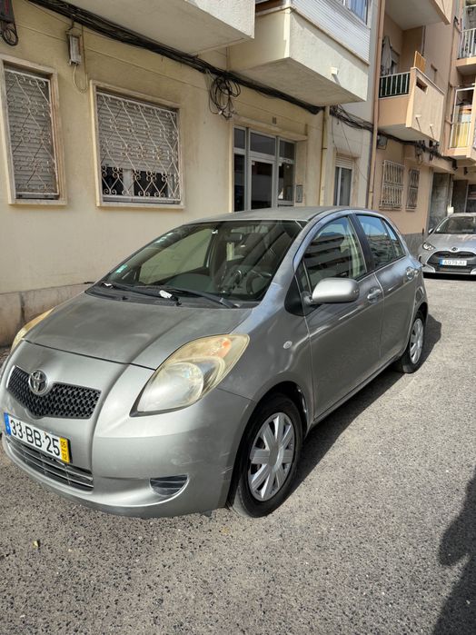 Toyota Yaris 1.0 VVT-i 2005 | Económico e Fiável