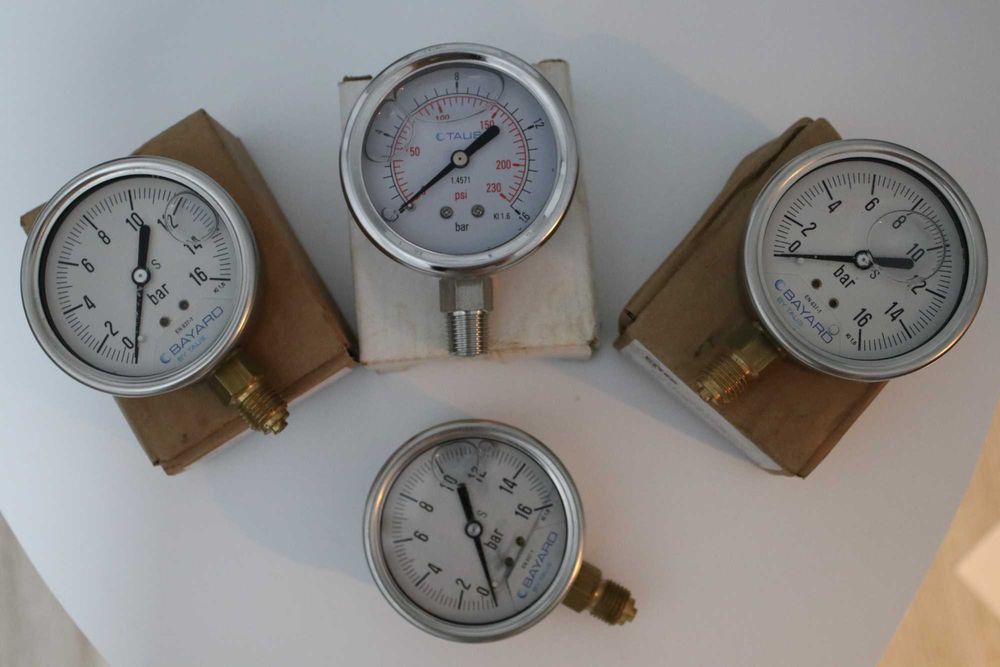 Manometr pionowy 0-16 bar