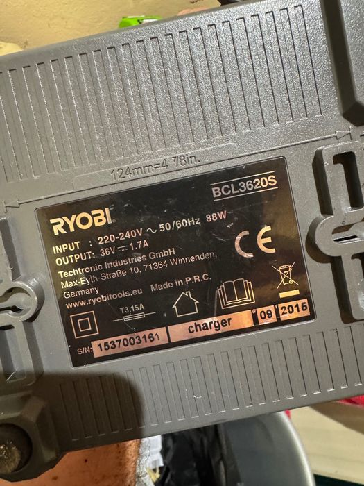 Carregador baterias 36V Ryobi BCL3620S