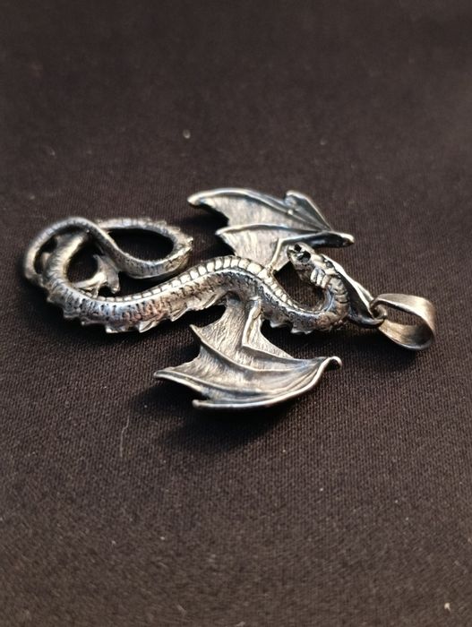 Klasyczny stary srebrny wisiorek srebrny 925,  duży smok , waga 15 g