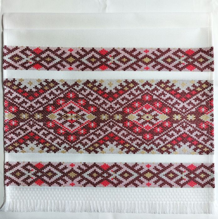 Рушник лняний в білому кольорі. Розмір 94х39 з візерунком