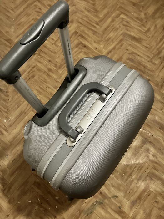 Walizka Torba AIRTEX Paris Średnia wielkość na kółkach
