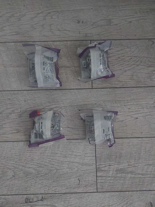 Nowe, zafoliowane gniazdka elektryczne
