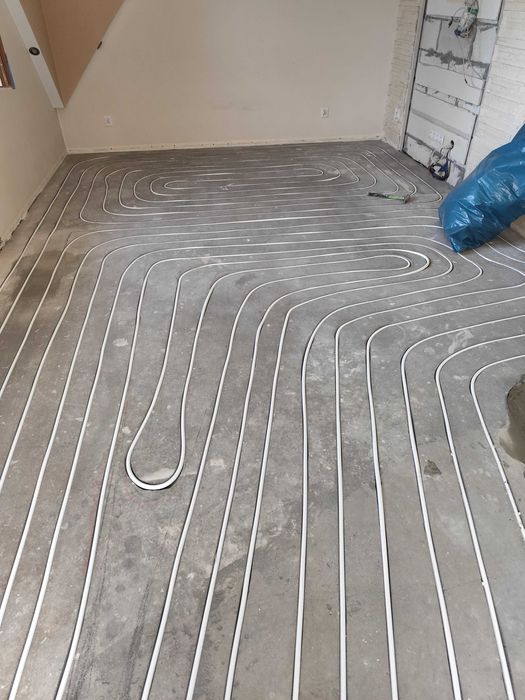 Frezowanie pod ogrzewanie podłogowe oraz montaż ogrzewania podłogowego